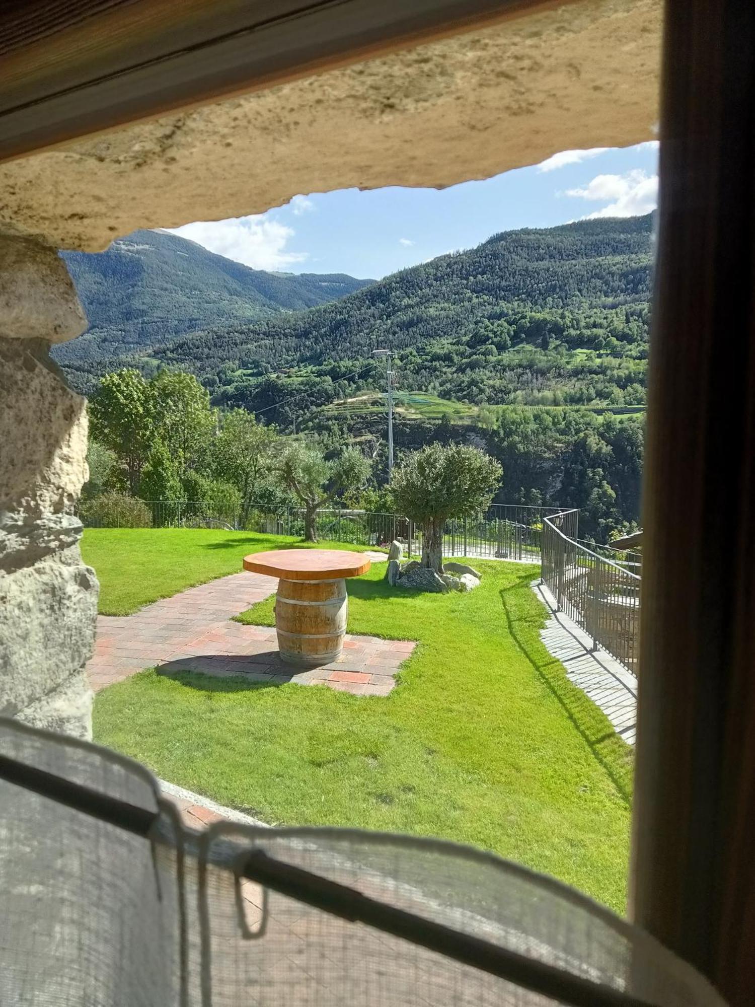 Le Temps Retrouve - Casa Tipica Con Giardino Vila Villeneuve Exterior foto