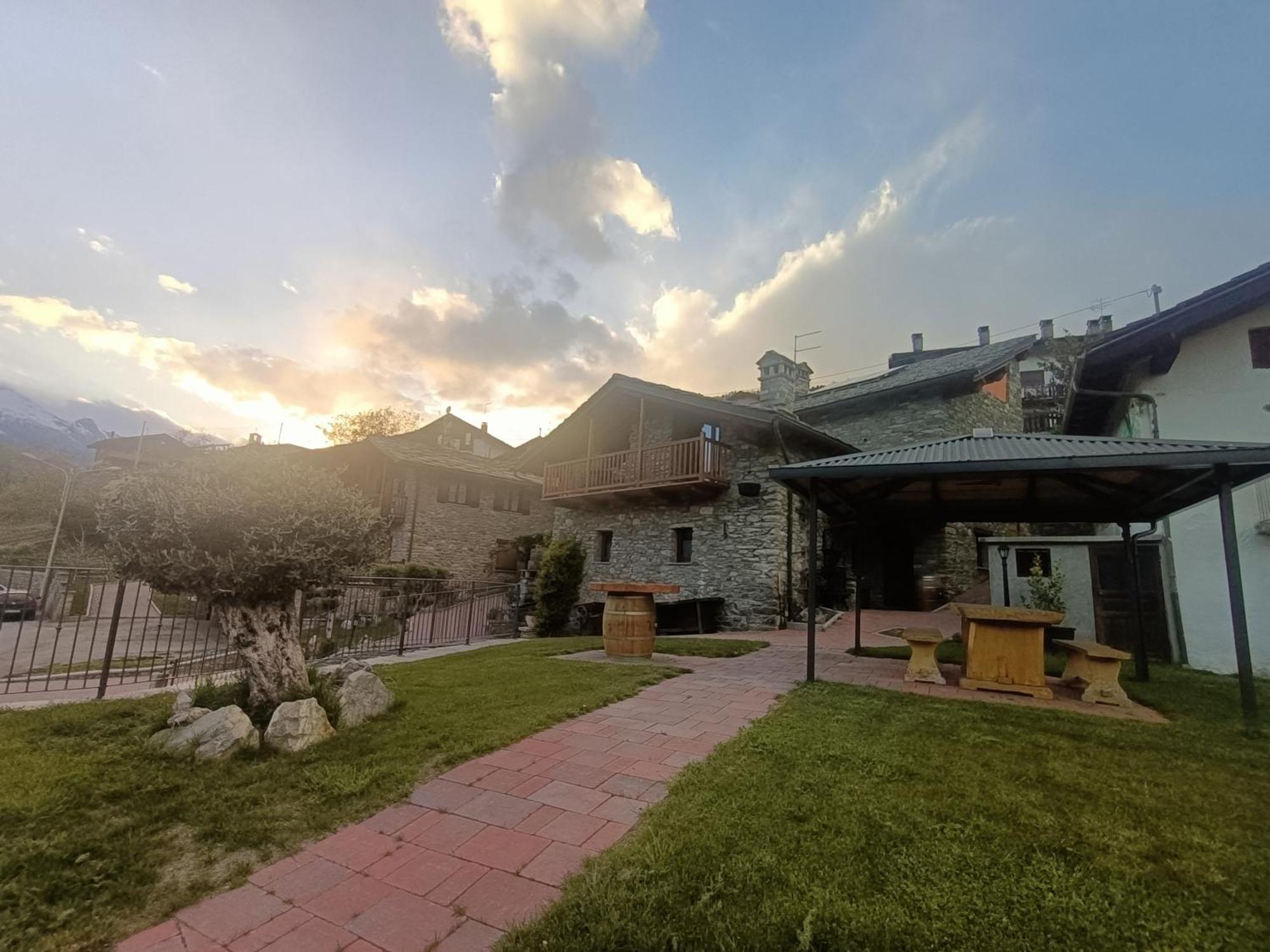 Le Temps Retrouve - Casa Tipica Con Giardino Vila Villeneuve Exterior foto