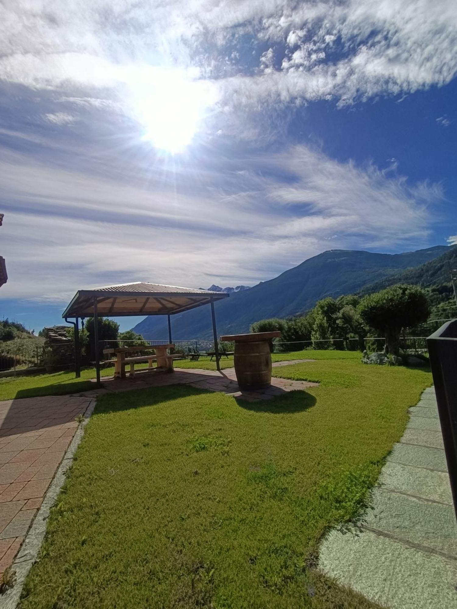 Le Temps Retrouve - Casa Tipica Con Giardino Vila Villeneuve Exterior foto